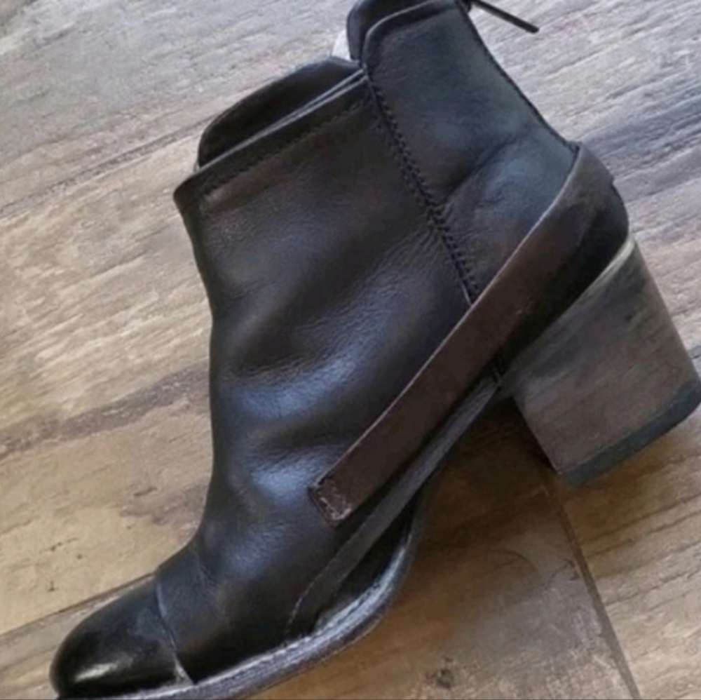 Freebird Circe Buckle Detail Leather Heeled Booties in Black/Brown, Size 7 - Picture 8 of 14
